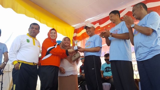 Gubernur Riau Juara Masak Nasi Goreng Seafood