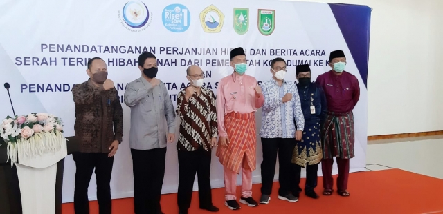 Penandatanganan Perjanjian Hibah dan Berita Acara Serah Terima Hibah  dari Pemerintah Provinsi Riau dan Kota Dumai ke KKP RI