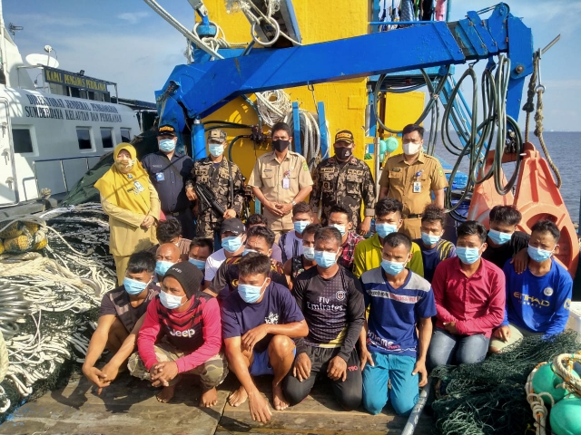 Kapal Hiu 01 tangkap Kapal Bendera Malaysia