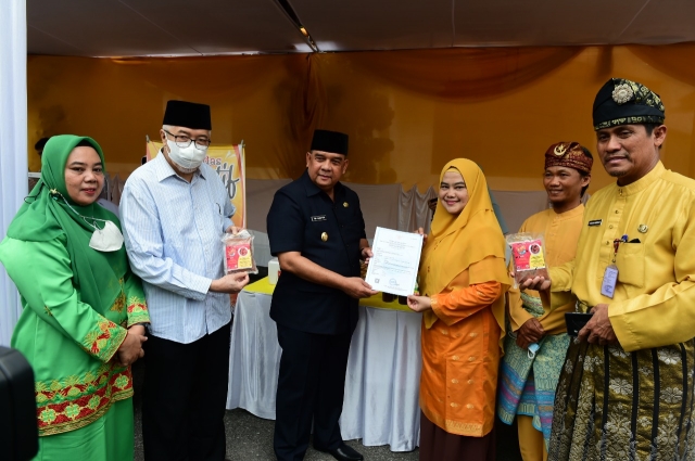 BAZAR ANEKA PRODUK OLAHAN UMKM PERIKANAN DALAM RANGKA HUT PROVINSI RIAU KE - 65 