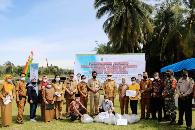 Penebaran Benih Ikan Baung  sebanyak 112.286 Ekor di Sungai Kuantan Desa Lubuk Terentang Kabupaten Kuansing