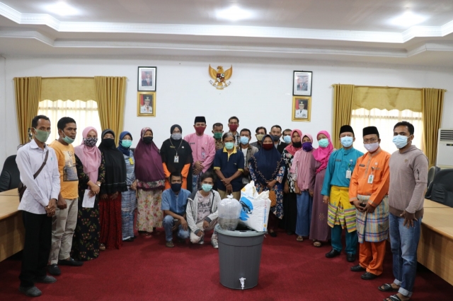 UPZ DKP RIAU Serahkan Bantuan Bibit Ikan Kepada 20 Mustahik