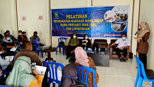 Tingkatkan Pengetahuan Tentang Budidaya, DKP Riau Latih Pelaku Tambak Udang Vaname di Bengkalis