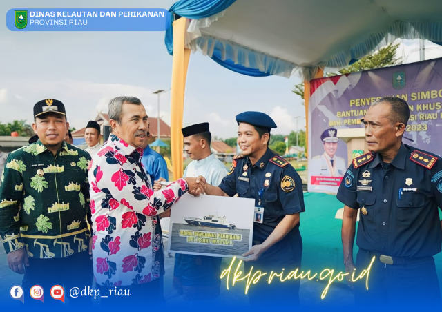 Penyerahan Bantuan Keuangan Khusus, Kapal Pengawas dan Alat Tangkap oleh Gubernur Riau di Kab. Siak