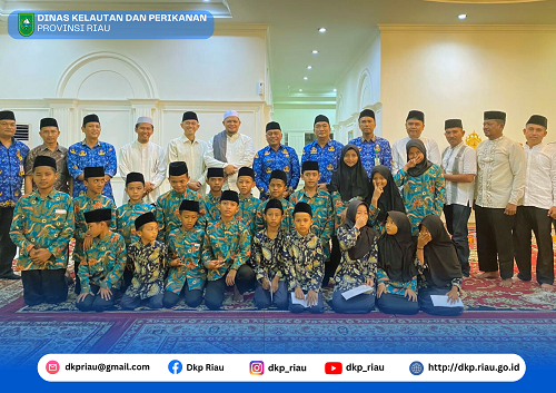 Wirid Rutin Pemprov, Kepala Dinas Kelautan dan Perikanan Prov Riau Serahkan Santunan Anak Yatim