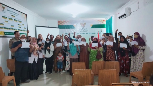 Penyerahan Bantuan Modal Usaha Kepada Para Mustahiq Penerima Usulan  UPZ  DKP  Provinsi Riau