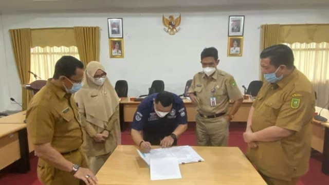 Penandatangan pinjam Pakai Gedung DKP Riau di dumai oleh PSDKP Belawan menunjang kegiatan operasional Pengawasan di Perairan Provinsi Riau