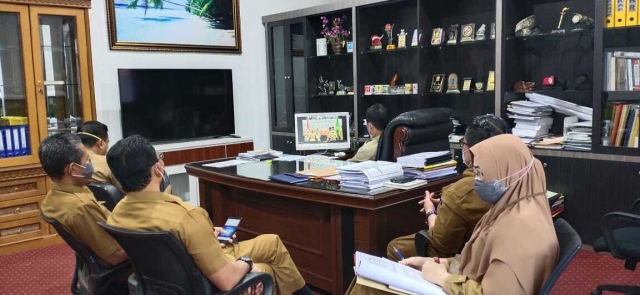 Gubernur Riau Vidcon dengan seluruh Kepala OPD, Dalam Rangka Pemantapan Tugas Pembangunan Riau 